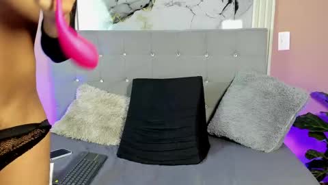 Snapshot of eros_lux1 chatting on May 22, 12:33 pm Eros Lux1 online show from May 22, 12:33 pm