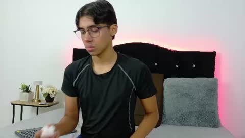 Snapshot of eros_lux1 chatting on June 16, 12:52 pm Eros Lux1 online show from June 16, 12:52 pm