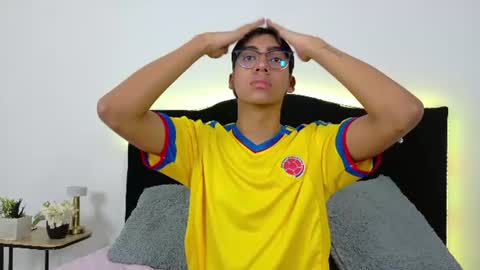 Snapshot of eros_lux1 chatting on June 19, 12:53 pm Eros Lux1 online show from June 19, 12:53 pm