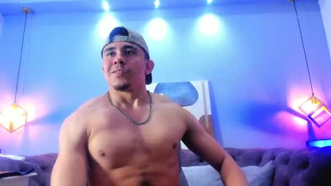 Snapshot of eross_santy chatting on June 4, 1:28 pm Eross online show from June 4, 1:28 pm