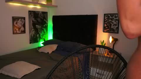 Snapshot of eroswild_ chatting on June 24, 3:49 am Eros Wild online show from June 24, 3:49 am