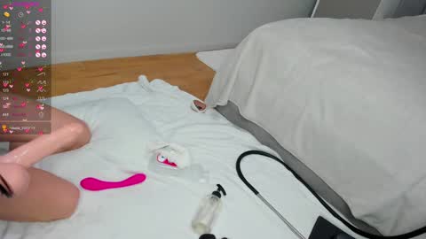 Snapshot of erotic__blondie chatting on January 1, 12:00 pm 3 PVT open online show from January 1, 12:00 pm