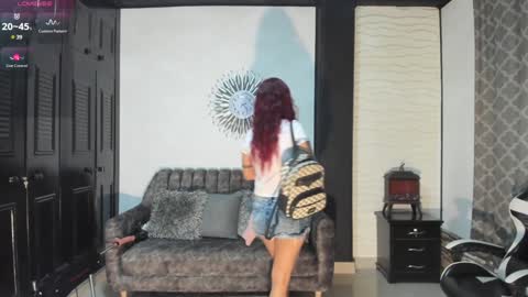 Snapshot of eroticazir chatting on January 17, 2:39 am Valentine online show from January 17, 2:39 am