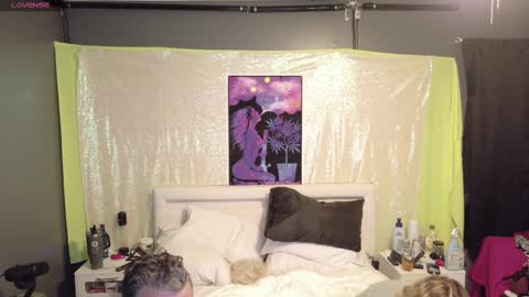 Snapshot of eroticdickmovement chatting on October 17, 12:14 am Cash Carry Fox online show from October 17, 12:14 am