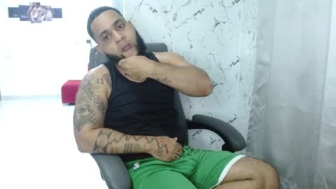 Snapshot of eroticoblack chatting on May 22, 5:47 am Eroticoblack online show from May 22, 5:47 am