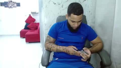 Snapshot of eroticoblack chatting on May 31, 5:26 am Eroticoblack online show from May 31, 5:26 am