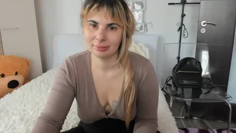 eroticsensualkitty4u online show from February 7, 9:16 am