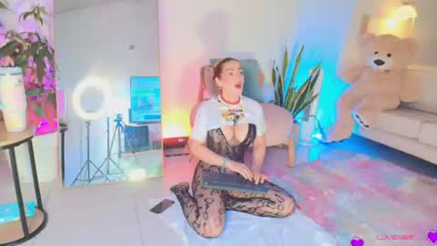Snapshot of erotik_lady chatting on July 8, 4:06 am TINY online show from July 8, 4:06 am