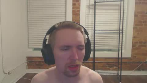 Snapshot of errorid107 chatting on December 7, 9:28 am errorid107 online show from December 7, 9:28 am