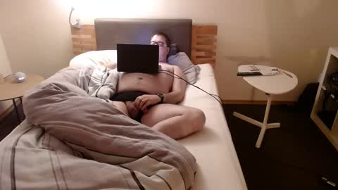 Snapshot of ersuchtspass1987 chatting on December 31, 4:27 am ersuchtspass1987 online show from December 31, 4:27 am