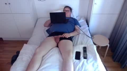 Snapshot of ersuchtspass1987 chatting on August 9, 9:14 am ersuchtspass1987 online show from August 9, 9:14 am