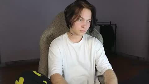 esajukyy online show from August 4, 2:30 pm