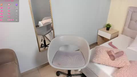 Snapshot of escarleth__ chatting on June 12, 12:48 pm Escarlet online show from June 12, 12:48 pm