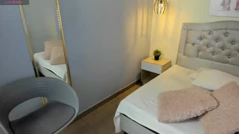 Escarlet online show from June 26, 2:32 pm