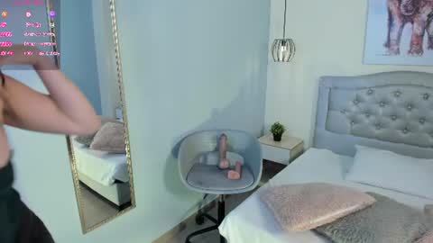 Escarlet online show from June 30, 1:56 pm