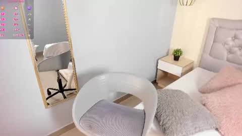 Escarlet online show from July 7, 1:59 pm