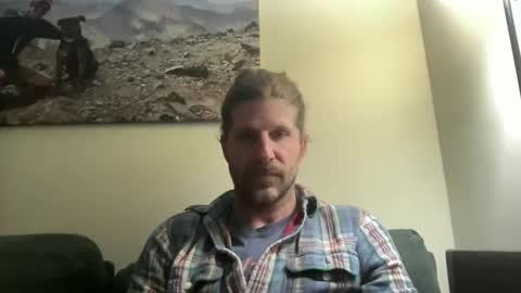 Snapshot of esinking24 chatting on December 7, 1:47 am esinking24 online show from December 7, 1:47 am