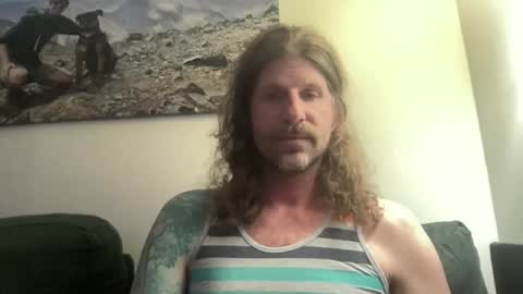 Snapshot of esinking24 chatting on December 18, 2:10 am esinking24 online show from December 18, 2:10 am