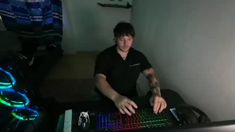 Snapshot of eskol212 chatting on July 11, 10:11 pm eskol212 online show from July 11, 10:11 pm