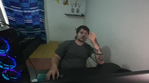 Snapshot of eskol212 chatting on July 12, 8:33 pm eskol212 online show from July 12, 8:33 pm