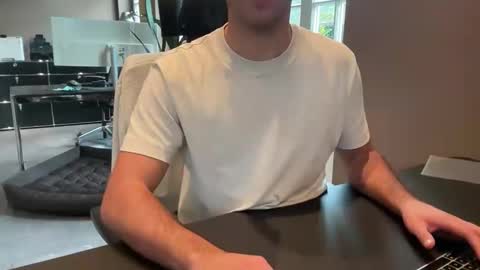 Snapshot of eskp chatting on October 31, 1:23 pm eskp online show from October 31, 1:23 pm