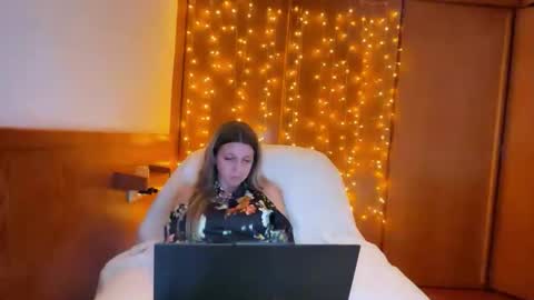 esma347866 online show from January 16, 12:03 am