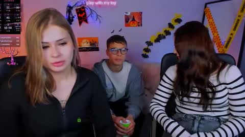 esma_shine online show from October 26, 8:15 pm