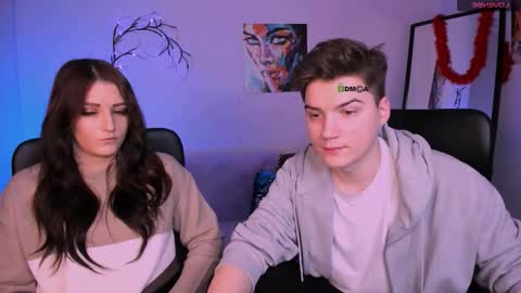 esma_shine online show from November 17, 9:09 pm