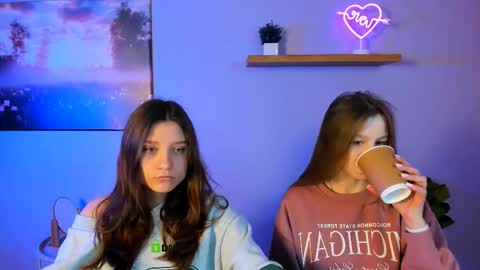 esme_moore_ online show from October 24, 8:22 am