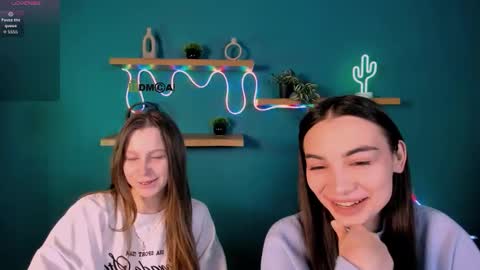 esme_moore_ online show from November 27, 9:22 am