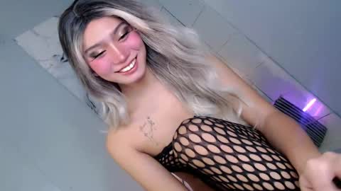 Snapshot of esmeralda28x chatting on July 31, 12:32 am esmeralda28x online show from July 31, 12:32 am