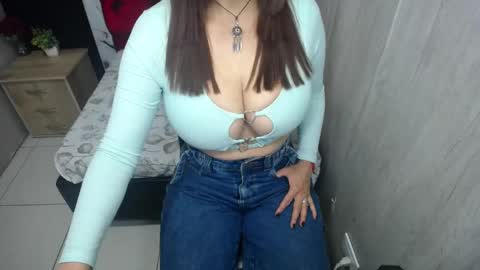 esmeralda black online show from May 19, 3:24 am