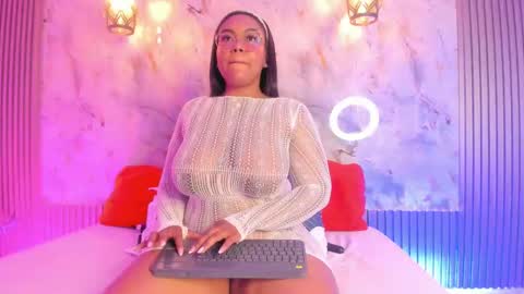 Snapshot of esmeralda_duarte chatting on January 27, 9:13 am esmeralda online show from January 27, 9:13 am