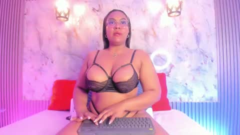 Snapshot of esmeralda_duarte chatting on February 1, 9:11 am esmeralda online show from February 1, 9:11 am