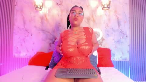 Snapshot of esmeralda_duarte chatting on February 8, 9:24 am esmeralda online show from February 8, 9:24 am