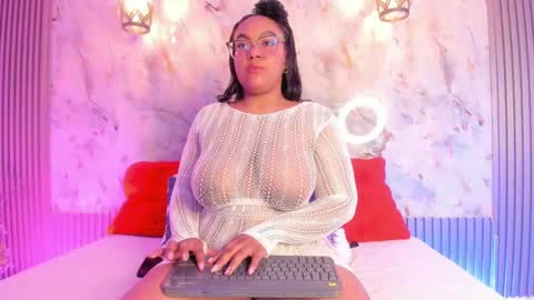 Snapshot of esmeralda_duarte chatting on February 19, 9:28 am esmeralda online show from February 19, 9:28 am