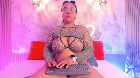 Snapshot of esmeralda_duarte chatting on February 22, 9:23 am esmeralda online show from February 22, 9:23 am
