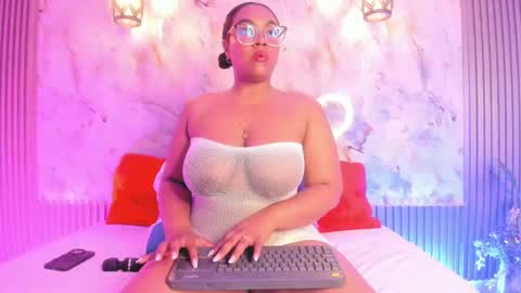Snapshot of esmeralda_duarte chatting on March 2, 9:21 am esmeralda online show from March 2, 9:21 am