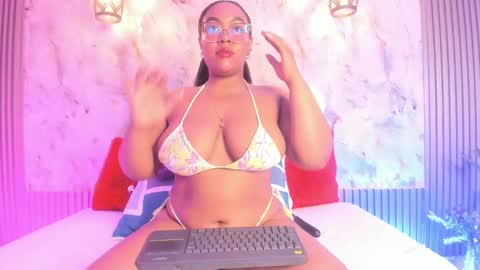 Snapshot of esmeralda_duarte chatting on March 7, 9:40 am esmeralda online show from March 7, 9:40 am