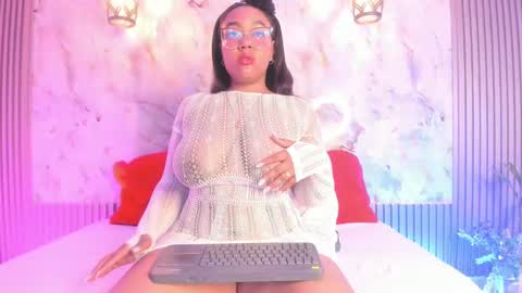 Snapshot of esmeralda_duarte chatting on March 9, 9:35 am esmeralda online show from March 9, 9:35 am