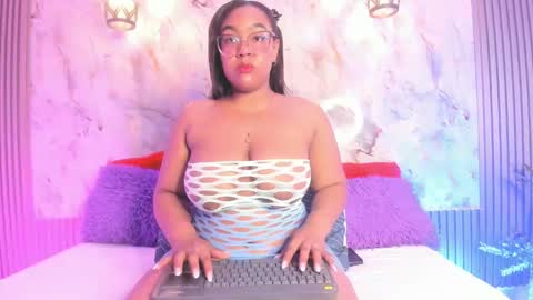 Snapshot of esmeralda_duarte chatting on March 10, 9:32 am esmeralda online show from March 10, 9:32 am