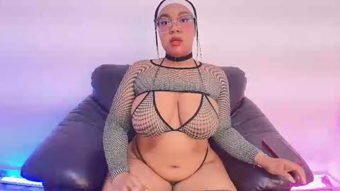 Snapshot of esmeralda_duarte chatting on November 14, 9:19 am esmeralda online show from November 14, 9:19 am