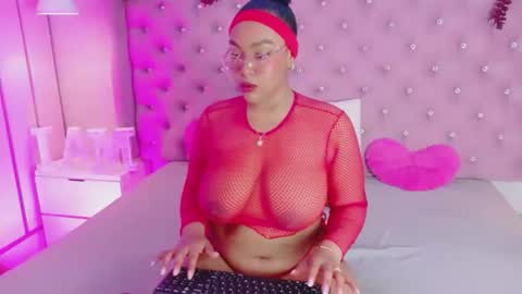 Snapshot of esmeralda_duarte chatting on February 1, 5:17 am esmeralda online show from February 1, 5:17 am