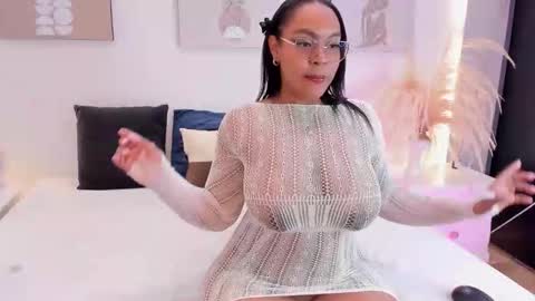 Snapshot of esmeralda_duarte chatting on February 14, 4:53 am esmeralda online show from February 14, 4:53 am