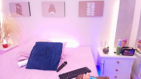 Snapshot of esmeralda_duarte chatting on March 13, 4:41 am esmeralda online show from March 13, 4:41 am