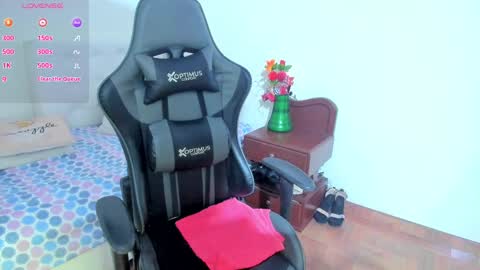 Snapshot of esmeralda_milf1 chatting on March 9, 8:31 pm esme online show from March 9, 8:31 pm