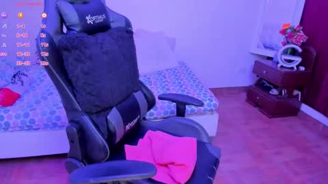 Snapshot of esmeralda_milf1 chatting on September 20, 11:22 am esme online show from September 20, 11:22 am