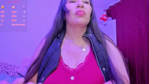 Snapshot of esmeralda_milf1 chatting on September 22, 11:01 am esme online show from September 22, 11:01 am