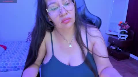 Snapshot of esmeralda_milf1 chatting on September 30, 2:00 pm esme online show from September 30, 2:00 pm