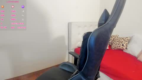 esme online show from November 18, 6:45 pm